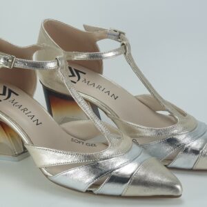 Zapato pulsera tacón transparente.