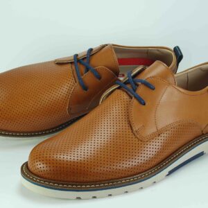 Zapato cordón punteado.